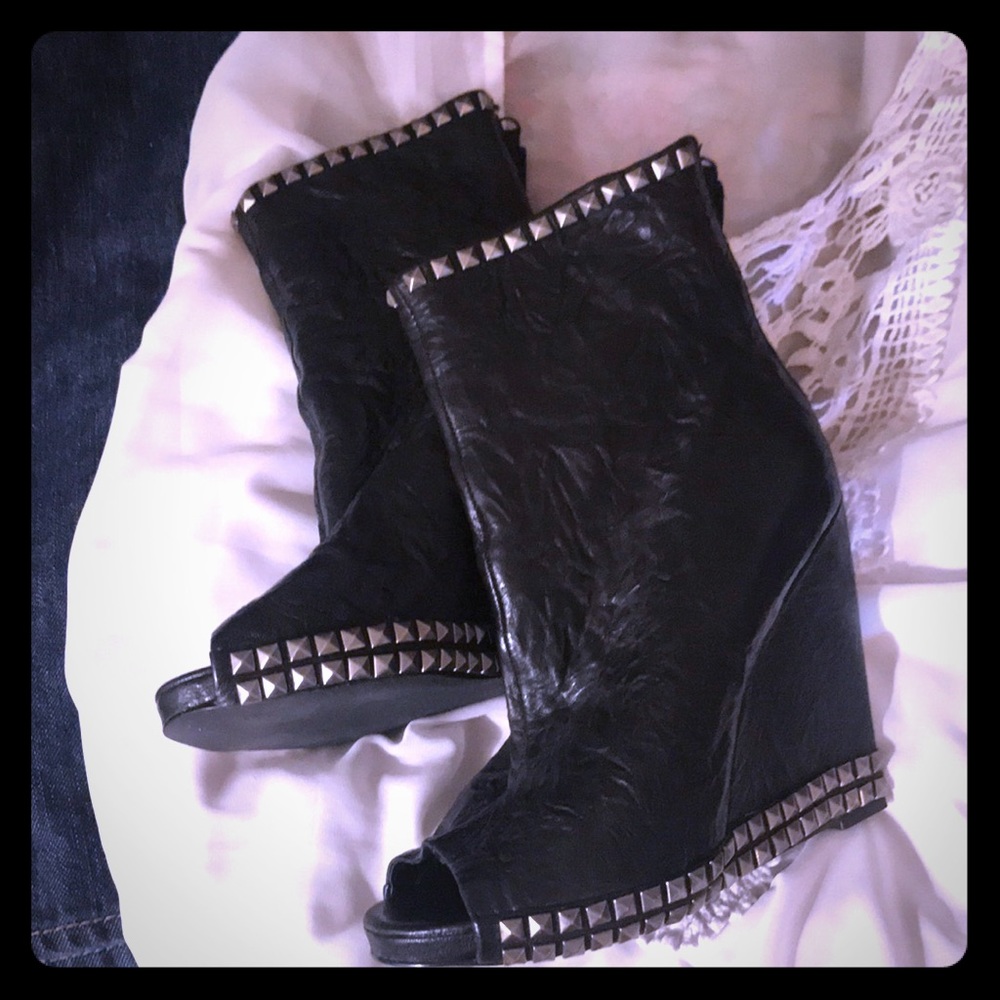 Sexy Wedge Booties EUC